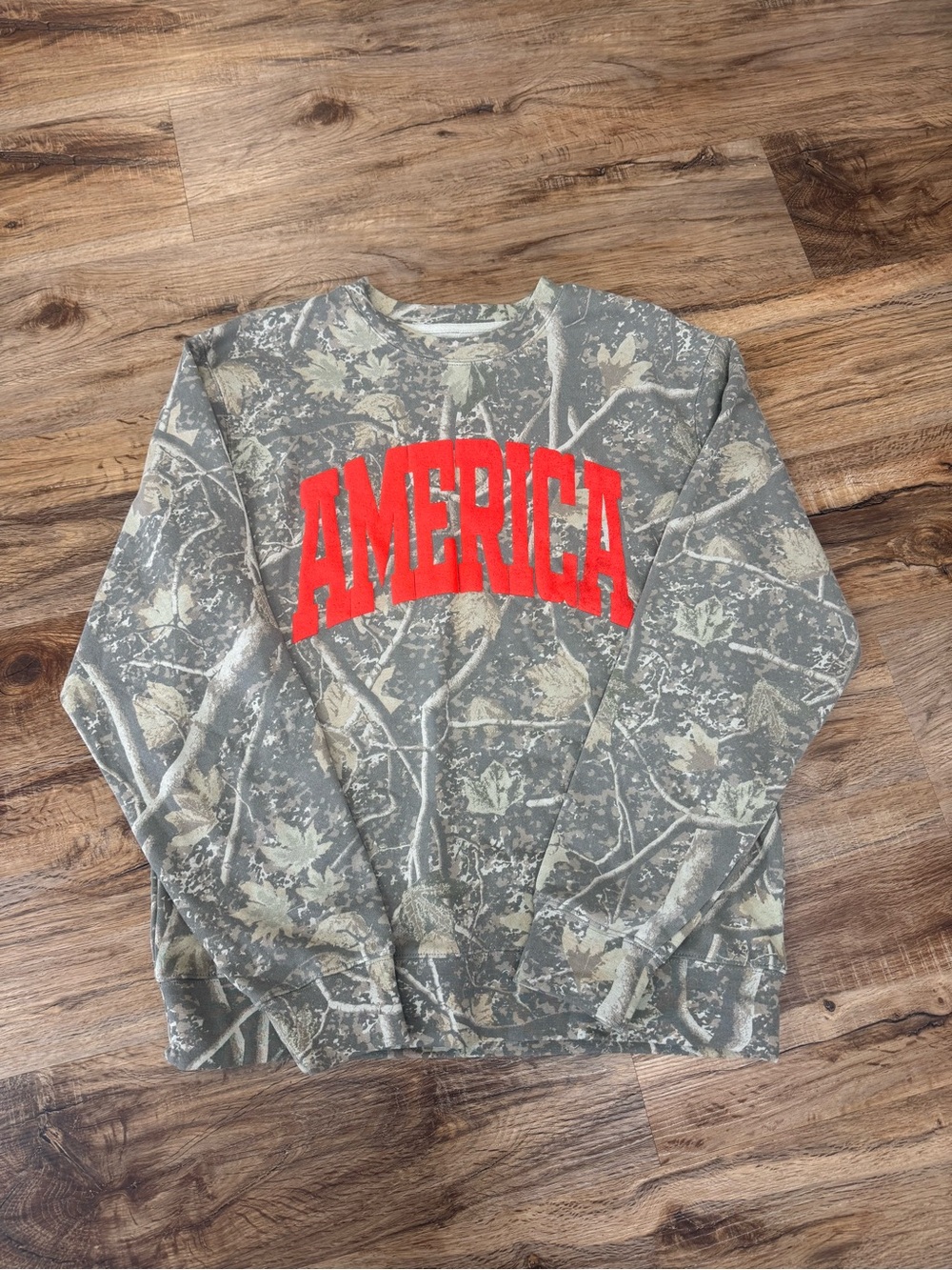 America Graphic Camouflage Crewneck Sweater - Red Logo